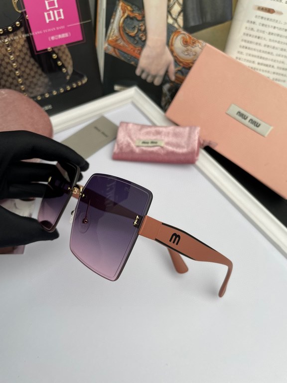 . Brand   Miu Miu miumiu women with the same original single polarized sunglasses   TR90 slice frame   imported Polaroid HD polarized lenses. Large frame fashion sunglasses  , high-end mirror leg design, the quality is a