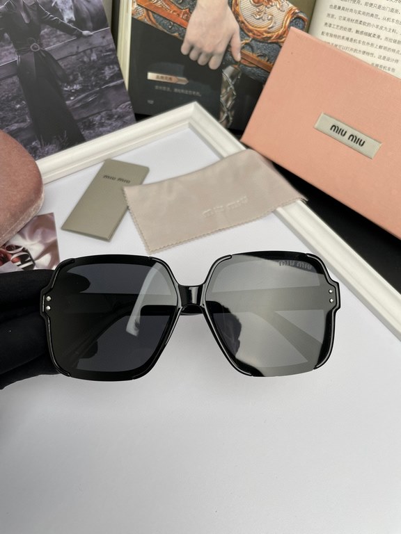 2022 New Brand miumiu  Miu Miu Women's Polarized Sunglasses  TR90 Frame   Imported Polaroid HD Polarized Lenses,   No. 9002