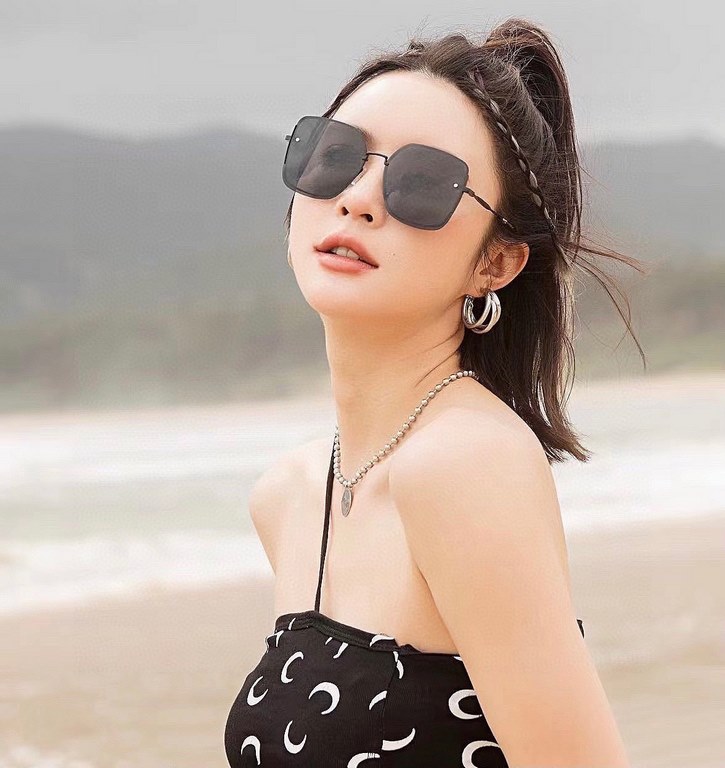 MIUMIU   2023 Fashion Trend Luxury Decorative Sunglasses Nylon Polarized HD Sunglasses Star Poster Models Ultra-high complexity craftsmanship Stereoscopic texture full of    Seriously look at the details ha   Spot  Model