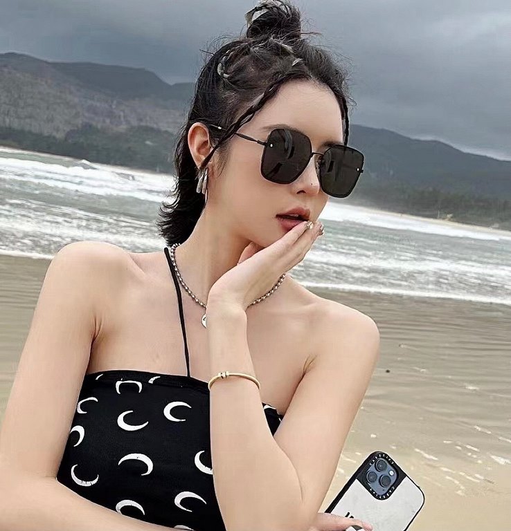 MIUMIU   2022 Fashion Trend Luxury Decorative Sunglasses Nylon Polarized HD Sunglasses Star Poster Models Ultra-high complexity craftsmanship Stereoscopic texture full of    Seriously look at the details ha   Spot  Model