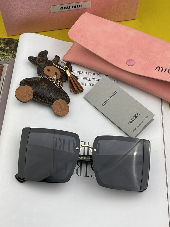 [miumiu polarized]  2021 new   fashionable and elegant sunglasses for women Sunglasses   to create a calm frame, the classic version of the combination of the new creative   inadvertently radiate a superb and extraordina