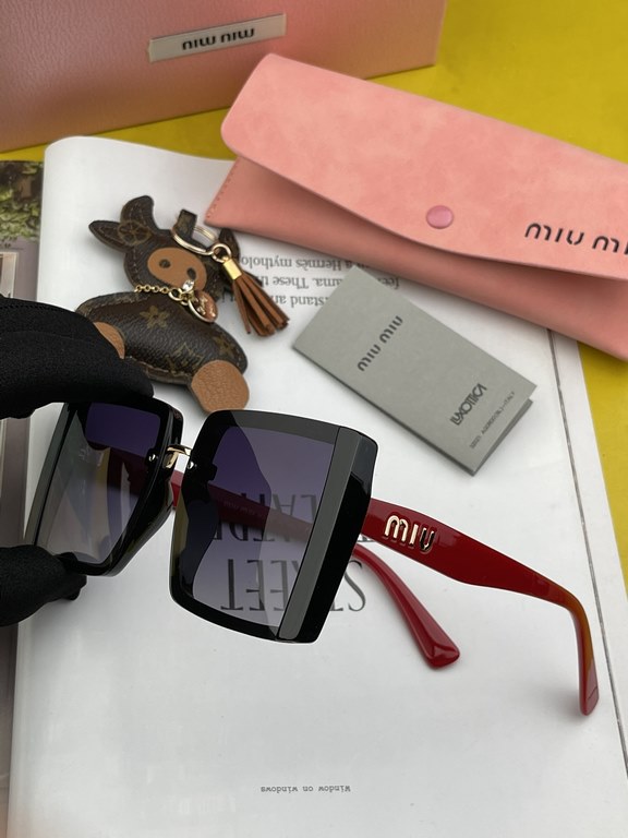 [miumiu polarized]  2021 new   fashionable and elegant sunglasses for women Sunglasses   to create a calm frame, the classic version of the combination of the new creative   inadvertently radiate a superb and extraordina