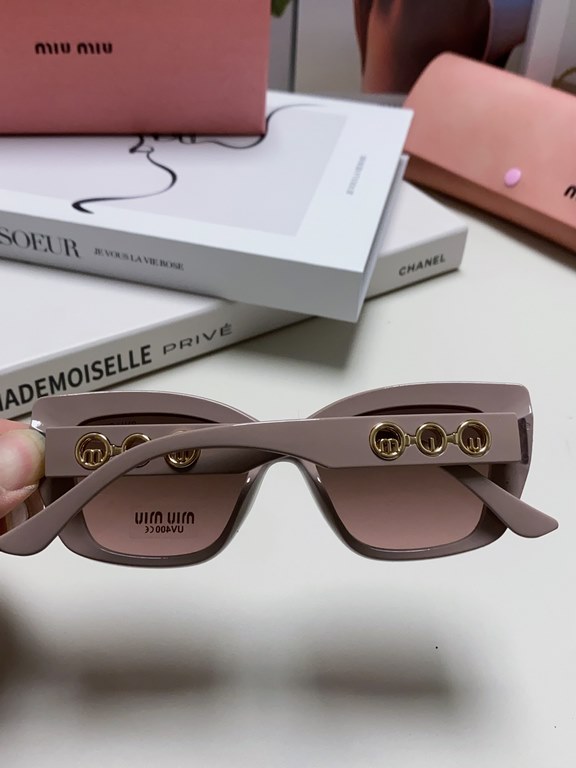 MiuMiu fallacy 2024 new Europe and the United States new fashion sunscreen cat's eye women's sunglasses trend senior sense of popularity of Ms. sunglasses