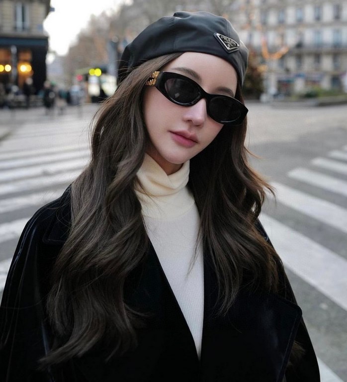 MiuMiu Miu Miu Cat Eye Sunglasses   Sweet Cool Modern Girl Look!Really taken! Very sweet ageing a sunglasses, the heart of the young girl hard to catch, can be salt and sweet! Too much love for the diamond-shaped face wi