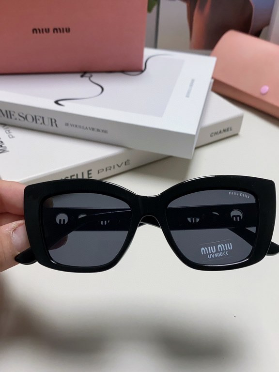 MiuMiu fallacy 2024 new Europe and the United States new fashion sunscreen cat's eye women's sunglasses trend senior sense of popularity of Ms. sunglasses