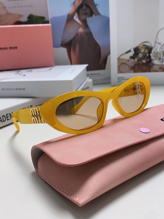 MiuMiu Miu Miu Cat Eye Sunglasses   Sweet Cool Modern Girl Look!Really taken! Very sweet ageing a sunglasses, the heart of the young girl hard to catch, can be salt and sweet! Too much love for the diamond-shaped face wi