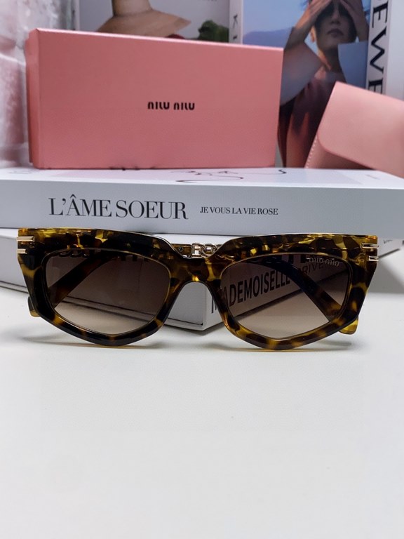 miumiu miu 2024 new personalized cone sunglasses, high-end luxury ladies trend glasses