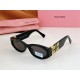 High version of the large logo non-market general merchandise   MIUMIU sunglasses can be salty and sweet!!!! Love it so much!How can beautiful women not have a pair of good-looking sunglassesThis style of sunglasses is r