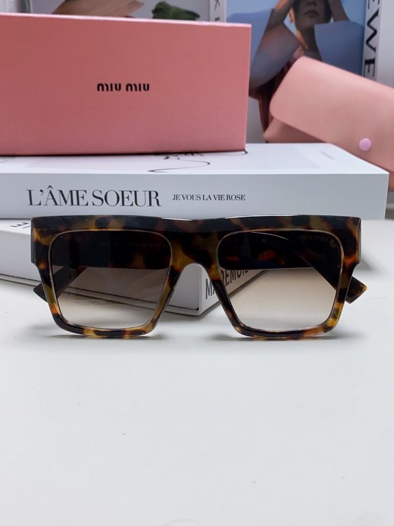 MIUMIU fallacy this year's strongest style women's large frame square frame modification face shape simple large face ladies sunglasses