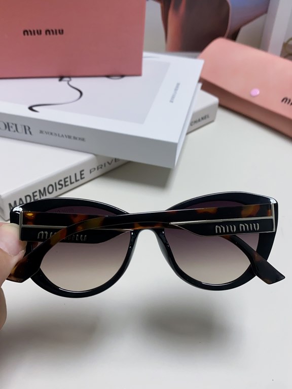 MiuMiu Miu Miu 2024 sunglasses female high-class sense cat-eye frame era teenage group the same sunglasses Ms. pop-ups