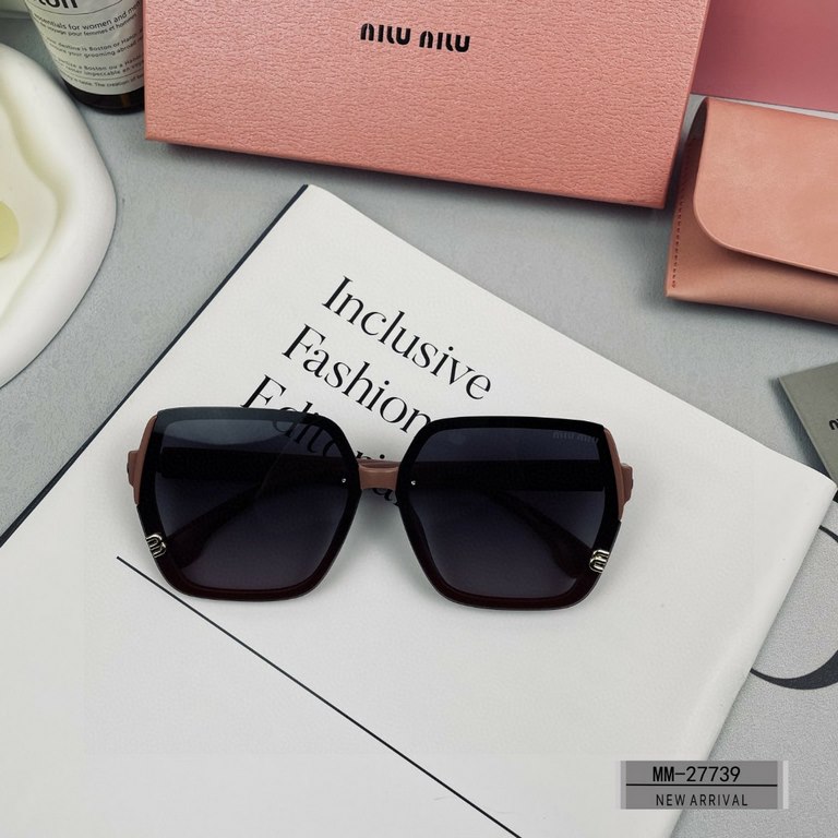 . [Italian fallacy-miumiu] . [Polaroid Resin Polarized Lenses]  . . [TR90 frames are lightweight and comfortable to wear]  . . [size 63-16-147, ] . [  new  sunglasses to reduce the burden of glare, blocking harmful light