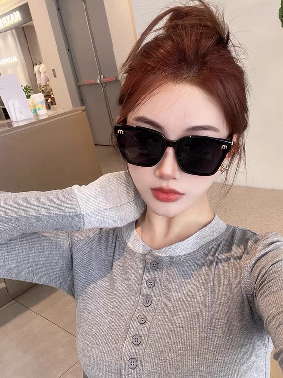 miumiu Korean square large frame sunshade sunglasses female models tide round face show face small cat's eye modeling advanced sense of driving sunglasses