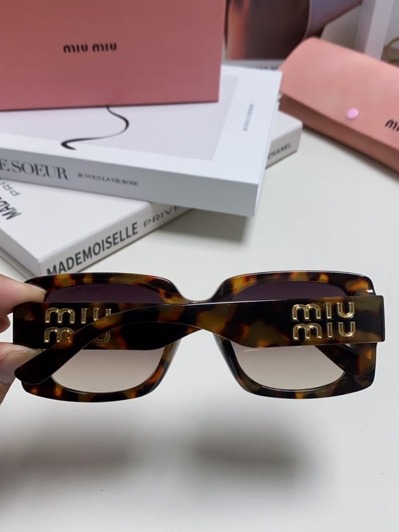 MiuMiu fallacy 2024 new spell large frame square sunglasses European and American millennial hottie retro female ins net red street shooting high quality sunglasses ladies sunglasses