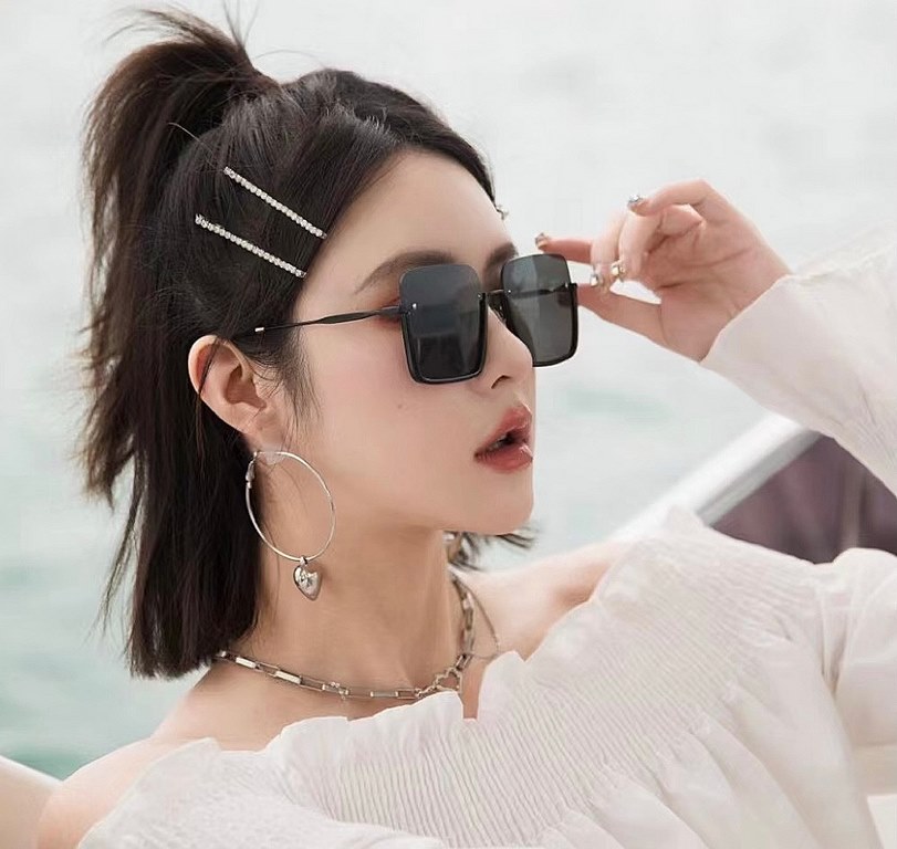 MIUMIU   2022 Fashion Trend Luxury Decorative Sunglasses Nylon Polarized HD Sunglasses Star Poster Models Ultra-high complexity craftsmanship Stereoscopic texture full of    Seriously look at the details ha   Spot  Model