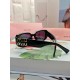 MIUMIU sunglasses are salty and sweet!!!! Love it so much!How can beautiful women not have a pair of good-looking sunglassesThis style of sunglasses is really nice!The miumiulogo on both sides is very chic!The modeling i