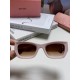 MIUMIU sunglasses are salty and sweet!!!! Love it so much!How can beautiful women not have a pair of good-looking sunglassesThis style of sunglasses is really nice!The miumiulogo on both sides is very chic!The shape is a