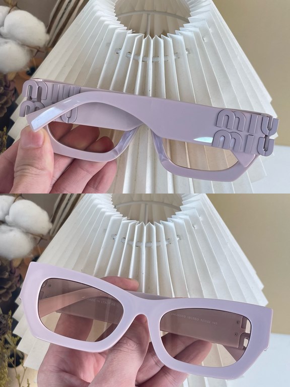 The original MIUMIU sunglasses are salty and sweet!!!! Love it so much!How can beautiful women not have a pair of good-looking sunglassesThis style of sunglasses is really nice!The miumiulogo on both sides is very chic!T