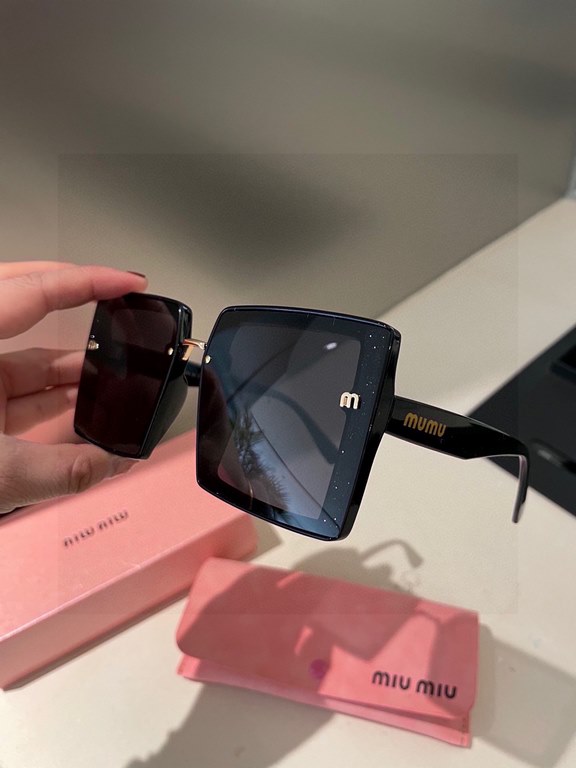 Pmiumiu [tr polarized series].2024 New Polarized Sunglasses Style Multi .Classic square frame design, not picking face shape, whether with a coat or a dress are very temperament.Polarized lenses prevent ultraviolet rays 