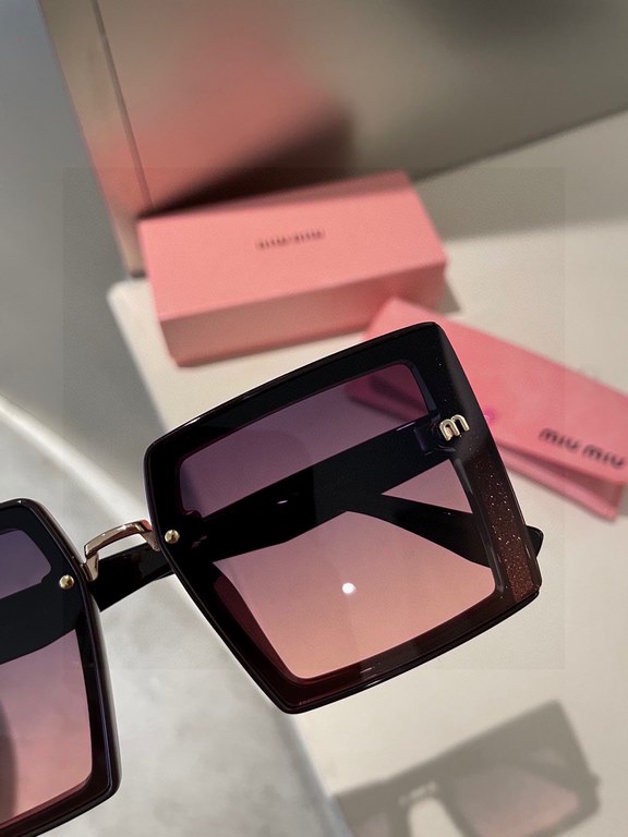 Pmiumiu [tr polarized series].2024 New Polarized Sunglasses Style Multi .Classic square frame design, not picking face shape, whether with a coat or a dress are very temperament.Polarized lenses prevent ultraviolet rays 