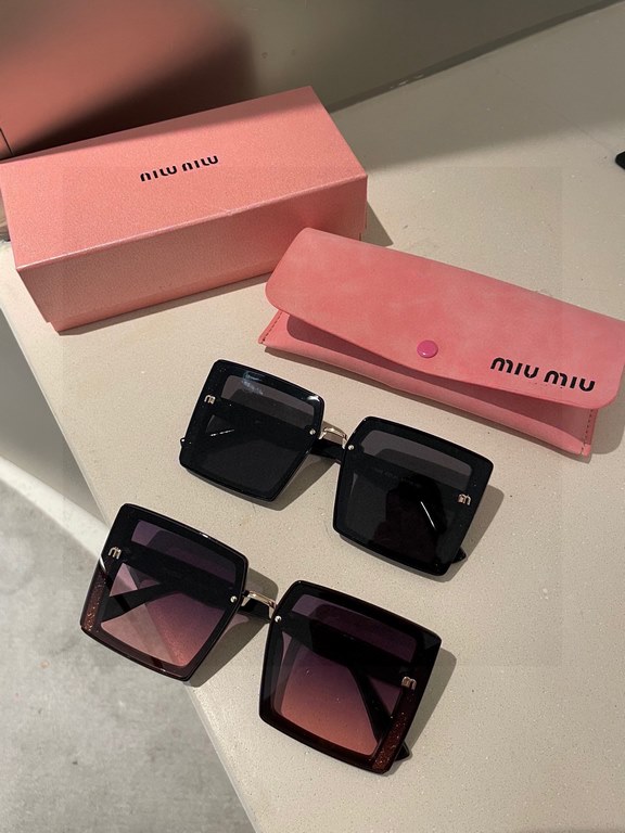 Pmiumiu [tr polarized series].2024 New Polarized Sunglasses Style Multi .Classic square frame design, not picking face shape, whether with a coat or a dress are very temperament.Polarized lenses prevent ultraviolet rays 