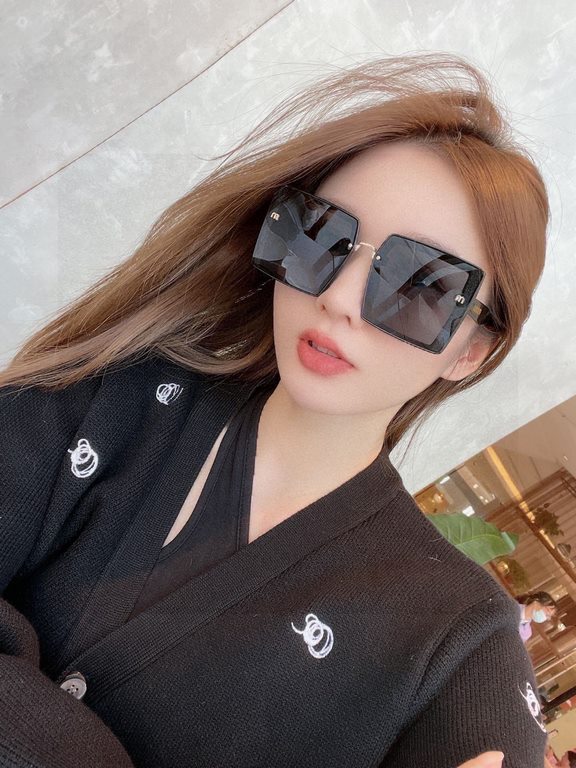 Pmiumiu [tr polarized series].2024 New Polarized Sunglasses Style Multi .Classic square frame design, not picking face shape, whether with a coat or a dress are very temperament.Polarized lenses prevent ultraviolet rays 