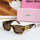 The color to ~ high version of the large logo non-market general merchandise!MIUMIU sunglasses can be salty and sweet!!!! I love it so much!How can beautiful women not have a pair of good-looking sunglassesThis style of 