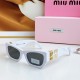 The color to ~ high version of the large logo non-market general merchandise!MIUMIU sunglasses can be salty and sweet!!!! I love it so much!How can beautiful women not have a pair of good-looking sunglassesThis style of 