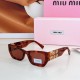 The color to ~ high version of the large logo non-market general merchandise!MIUMIU sunglasses can be salty and sweet!!!! I love it so much!How can beautiful women not have a pair of good-looking sunglassesThis style of 