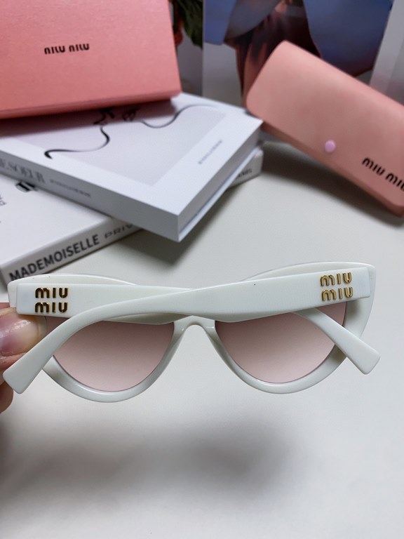 miumiu miu miu cat eye sunglasses, exquisite MiuMiu small logo, each big netroots blogger recommended!