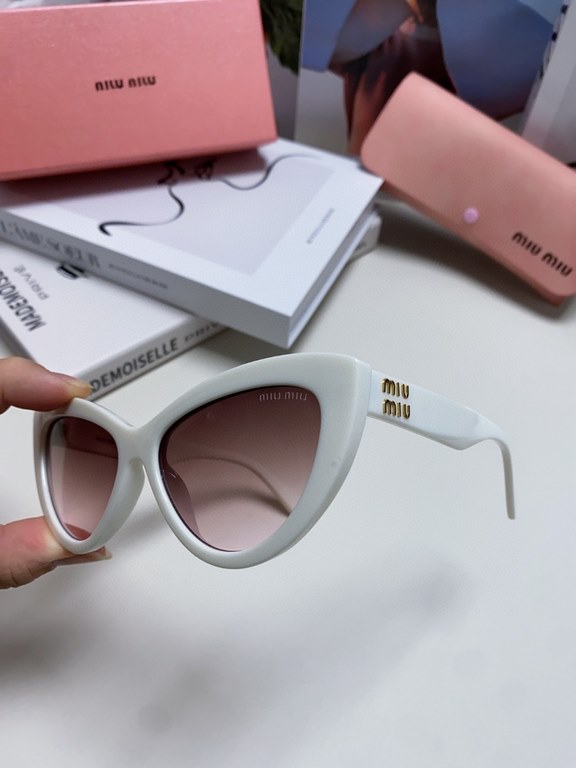 miumiu miu miu cat eye sunglasses, exquisite MiuMiu small logo, each big netroots blogger recommended!