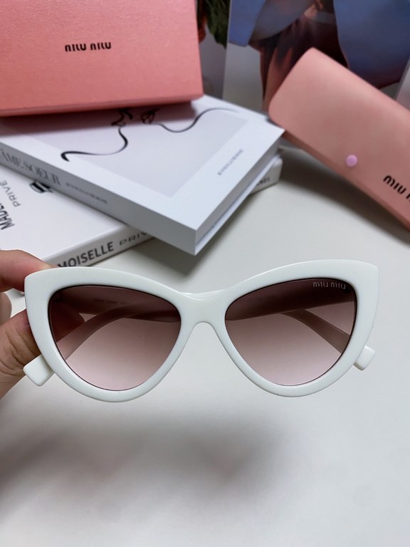 miumiu miu miu cat eye sunglasses, exquisite MiuMiu small logo, each big netroots blogger recommended!