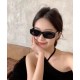 High version of the large logoMIUMIU sunglasses are salty and sweet!!!! Love it so much!How can beautiful women not have a pair of good-looking sunglassesThis style of sunglasses is really nice!The miumiulogo on both sid