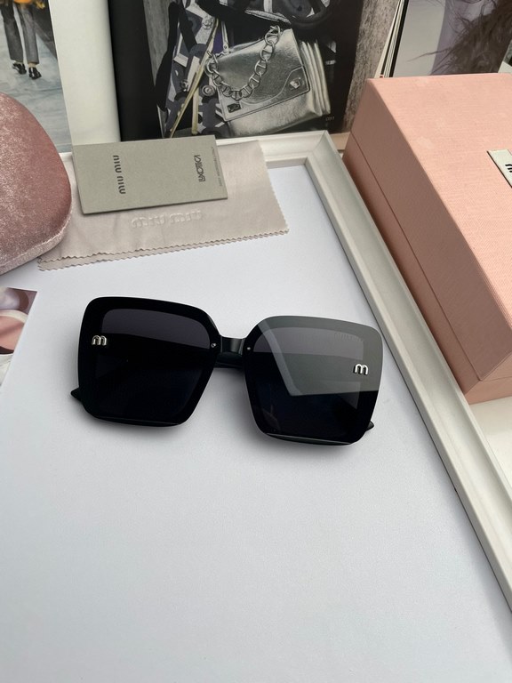 . NewBrand,   Miu Miu miumiu women's polarized sunglasses   TR frames   Imported Polaroid HD polarized lenses, metal logo inlaid temples, high-end customized design, wear a super model, travel and driving essentials. (No