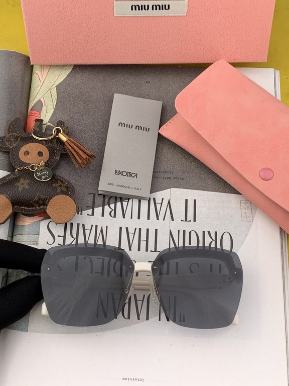 [miumiu polarized]  2022 new   fashionable and elegant sunglasses for women Sunglasses   to create a calm frame, the classic version of the combination of the new creative   inadvertently radiate a superb and extraordina