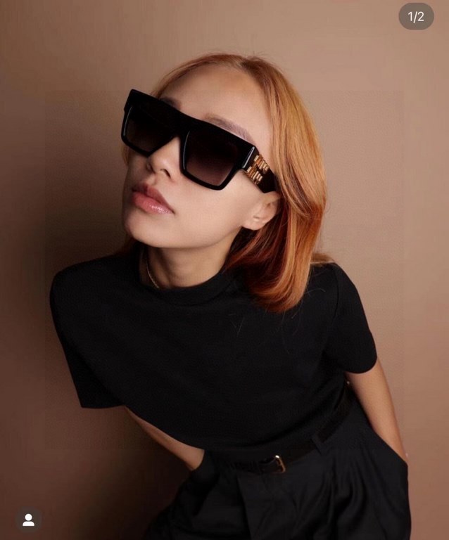 MIUMIU fallacy this year's strongest style women's large frame square frame modification face shape simple large face ladies sunglasses