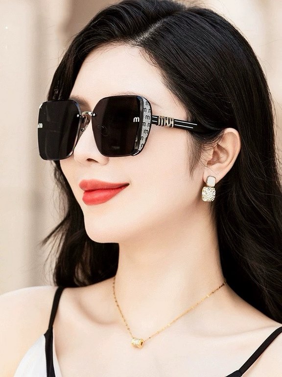 MIUMIU  Miu Miu    2024 spring new models   shiny new models bright debut     sunglasses tide fine personality design simple fashion counter quality worth having absolutely tide explosion Enhance the personal taste of th