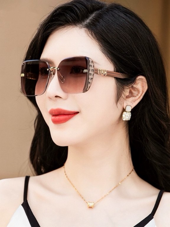 MIUMIU  Miu Miu    2024 spring new models   shiny new models bright debut     sunglasses tide fine personality design simple fashion counter quality worth having absolutely tide explosion Enhance the personal taste of th