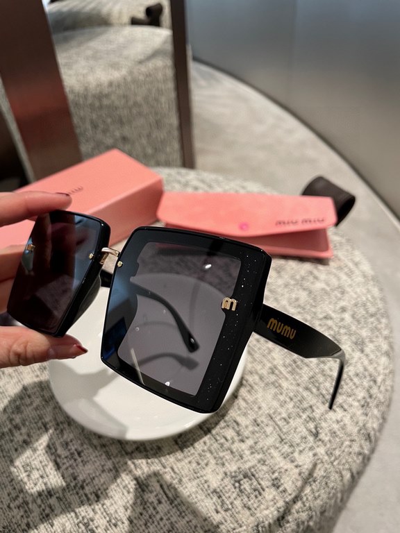 miumiu [tr polarized series].2023 New Polarized Sunglasses Style Multi .The classic square frame design is not picky about face shape, and it is very elegant whether it is paired with a coat or a dress.Polarized lenses p