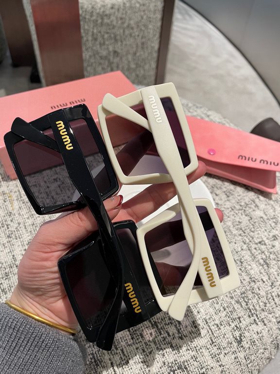 miumiu [tr polarized series].2023 New Polarized Sunglasses Style Multi .The classic square frame design is not picky about face shape, and it is very elegant whether it is paired with a coat or a dress.Polarized lenses p