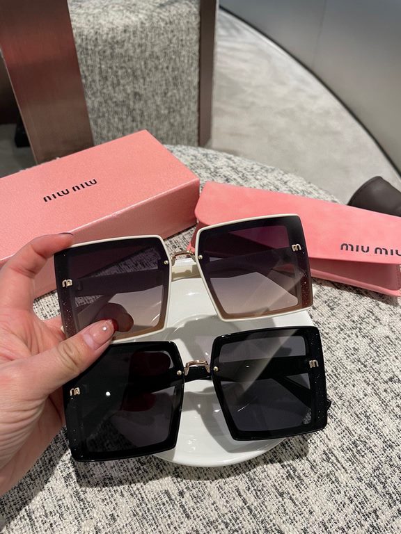 miumiu [tr polarized series].2023 New Polarized Sunglasses Style Multi .The classic square frame design is not picky about face shape, and it is very elegant whether it is paired with a coat or a dress.Polarized lenses p