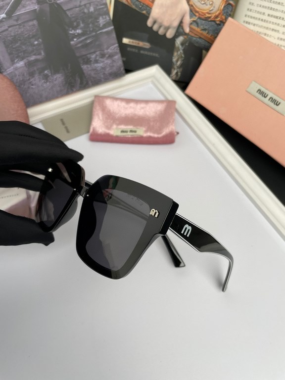 2022 NewBrand,  Miu Miu miumiu women with the same original single polarized sunglasses   TR90 sliced frames   Imported Polaroid HD polarized lenses. Large frame fashion sunglasses  , high-end mirror leg design, the qual