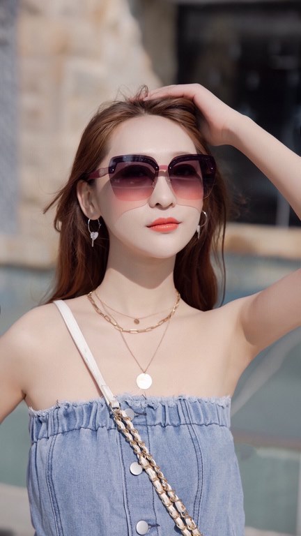 2021 New Brand miumiu  Miu Miu Women's Polarized Sunglasses  TR90 Frame  Imported Poly HD Polarized Lenses,  Color 3 color options. No. 5003