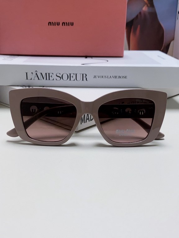 MiuMiu fallacy 2024 new Europe and the United States new fashion sunscreen cat's eye women's sunglasses trend senior sense of popularity of Ms. sunglasses