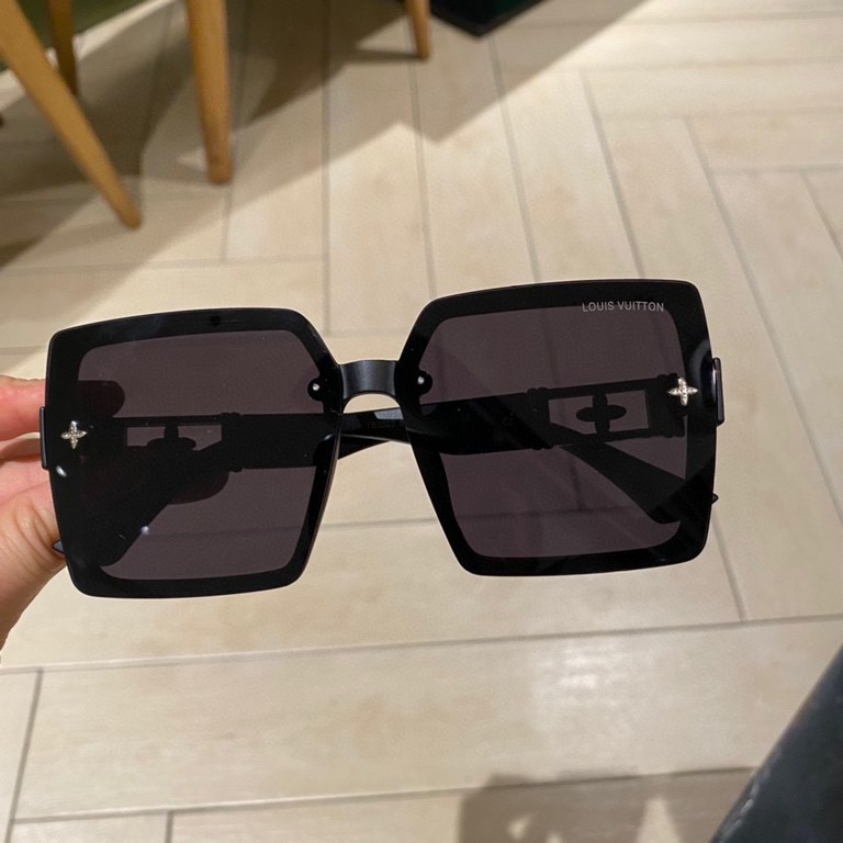 Pmiumiu [tr polarized series].2024 New Polarized Sunglasses Style Multi .The classic square frame design is not picky about face shape, and it is very elegant whether it is paired with a coat or a dress.Polarized Sunglas