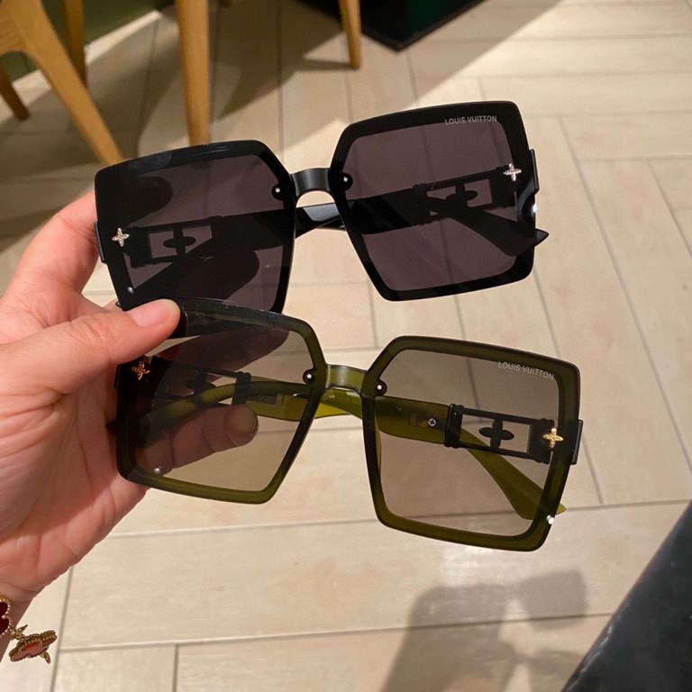 Pmiumiu [tr polarized series].2024 New Polarized Sunglasses Style Multi .The classic square frame design is not picky about face shape, and it is very elegant whether it is paired with a coat or a dress.Polarized Sunglas