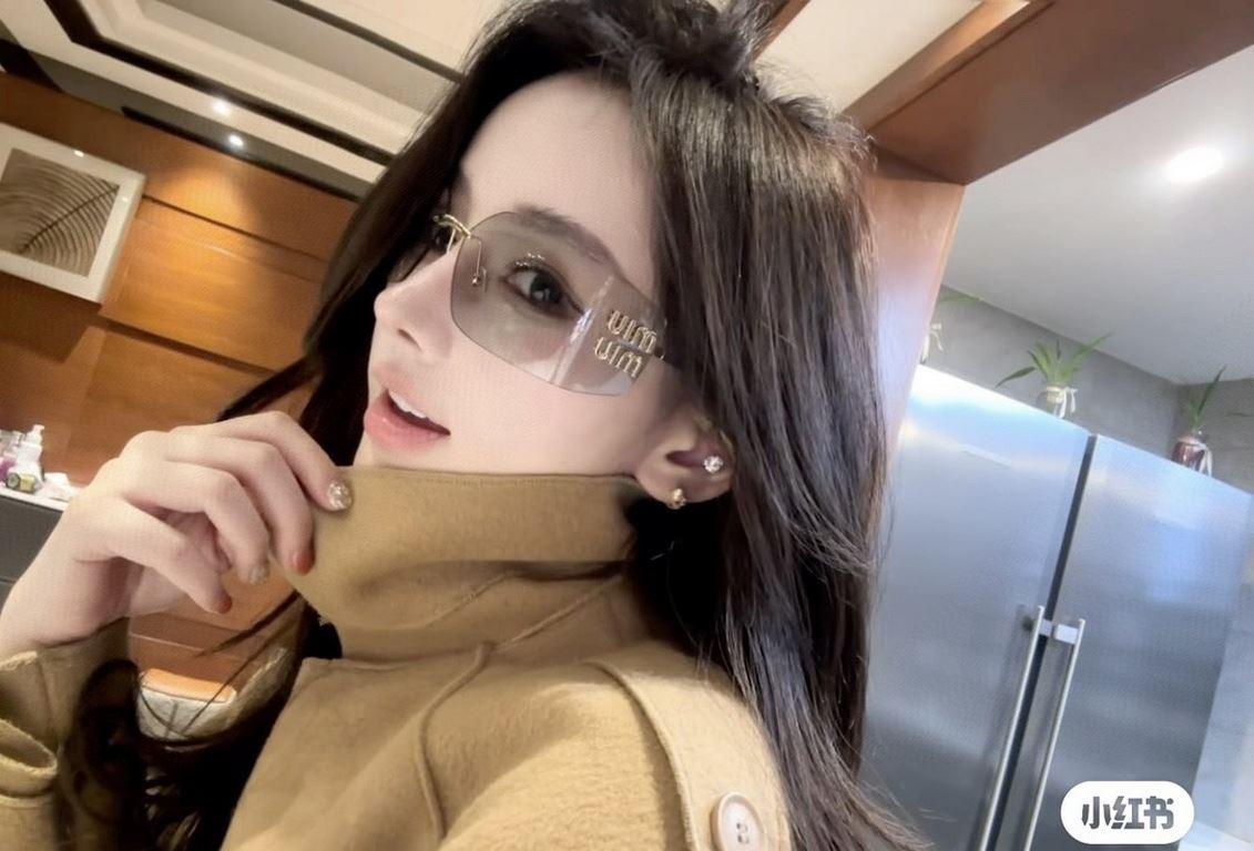 MIUMIU girl's new color is coming ~ want to weld on the face of the sunglasses!Hard goods are not afraid to be late ~ after months of ZP molding to createAny details perfectly reproduced, the official website without col