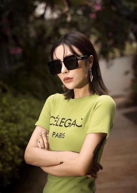 New. 2022Brand,  Miu Miu miumiu women with the same original single polarized sunglasses   TR90 slice frame   Imported Polaroid HD Polarized lenses. Large frame fashion sunglasses  , high-end mirror leg design, the quali