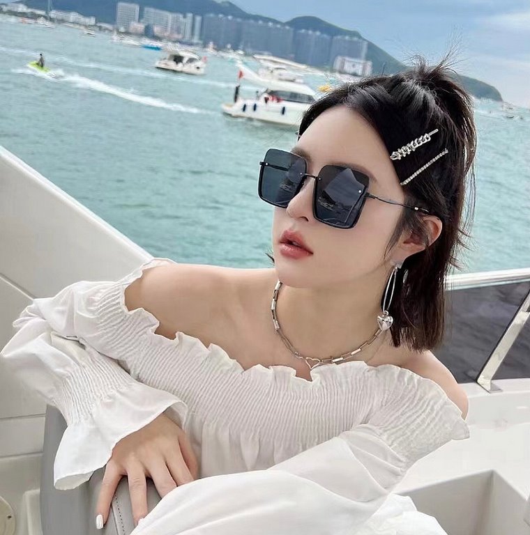 MIUMIU   2022 Fashion Trend Luxury Decorative Sunglasses Nylon Polarized HD Sunglasses Star Poster Models Ultra-high complexity craftsmanship Stereoscopic texture full of    Seriously look at the details ha   Spot  Model