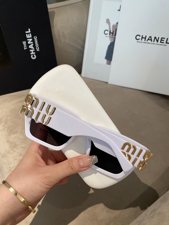 Qi color arrival ~ MIUMIU miu family square sunglasses  SMU07ws 52-19-135Sweet and cool new geometric sense of fashionable sense upBig face round face bb punch Shade sunscreen steady