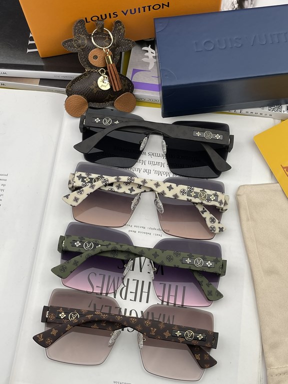 MIUMIU  Miu Miu    2023 spring new models   shiny new models bright debut     sunglasses tide fine personality design simple fashion counter quality worth having absolutely tide explosion Enhance the personal taste of th